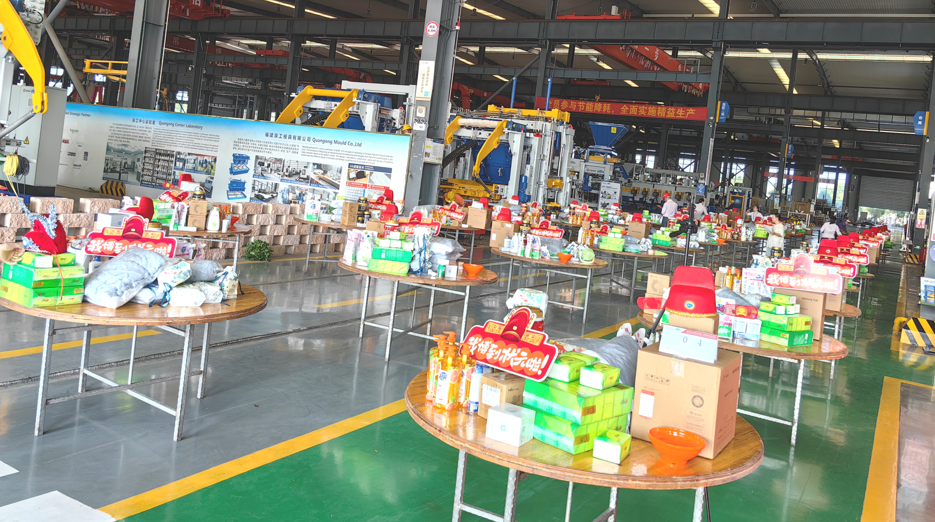 Quan Quan Gong | Ҷашн кардан ва муҳокимаи рушд